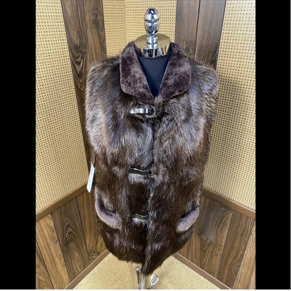 ANTONINO LONG HAIRED & SHEARED BEAVER FUR VEST, size S/M (2-4) - Picture 5 of 11